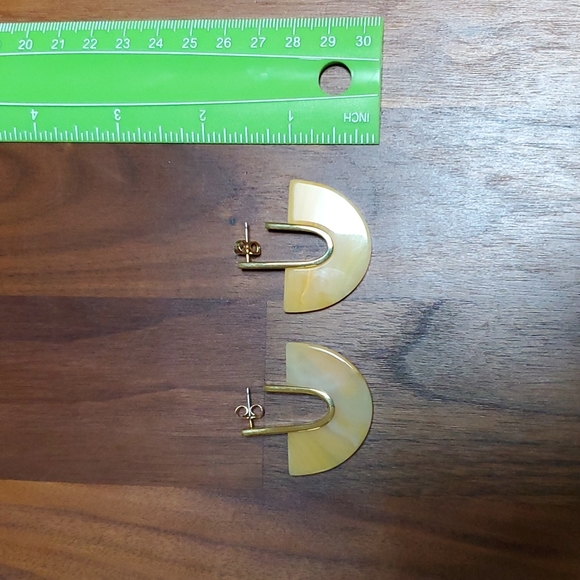 Banana Republic earrings. Gold toned with yellow resin - Picture 3 of 3